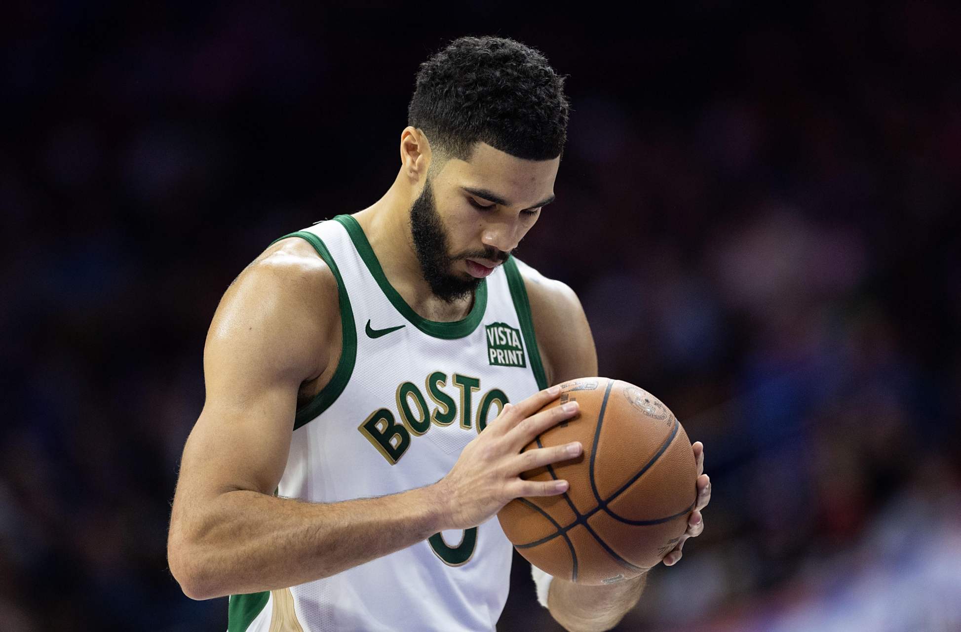 赛地聚焦——NBA总决赛赛后热度飙升，波士顿凯尔特人防线松动，话题不断，更衣室氛围转暖的简单介绍