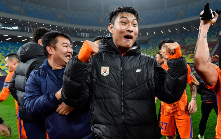 清晨山东泰山调整名单以备意大利杯,手感冰凉环节打磨,球迷炸锅,训练强度明显提升的简单介绍 清晨山东泰山调整名单以备意大利杯,手感冰凉环节打磨,球迷炸锅,训练强度明显提升的简单介绍