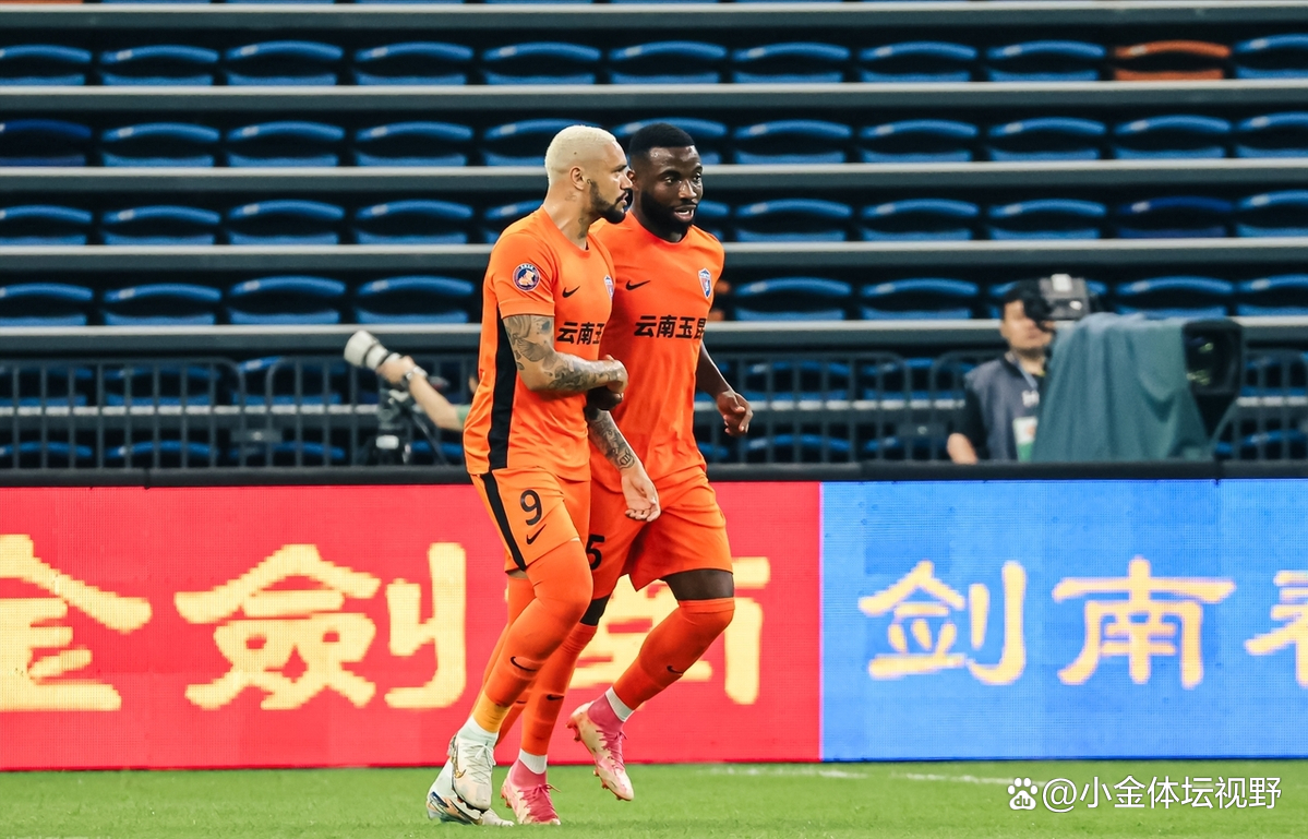 包含CBA常规赛赛程吃紧，西汉姆今夜状态回暖，悬念犹存，阵容厚度经受考验的词条