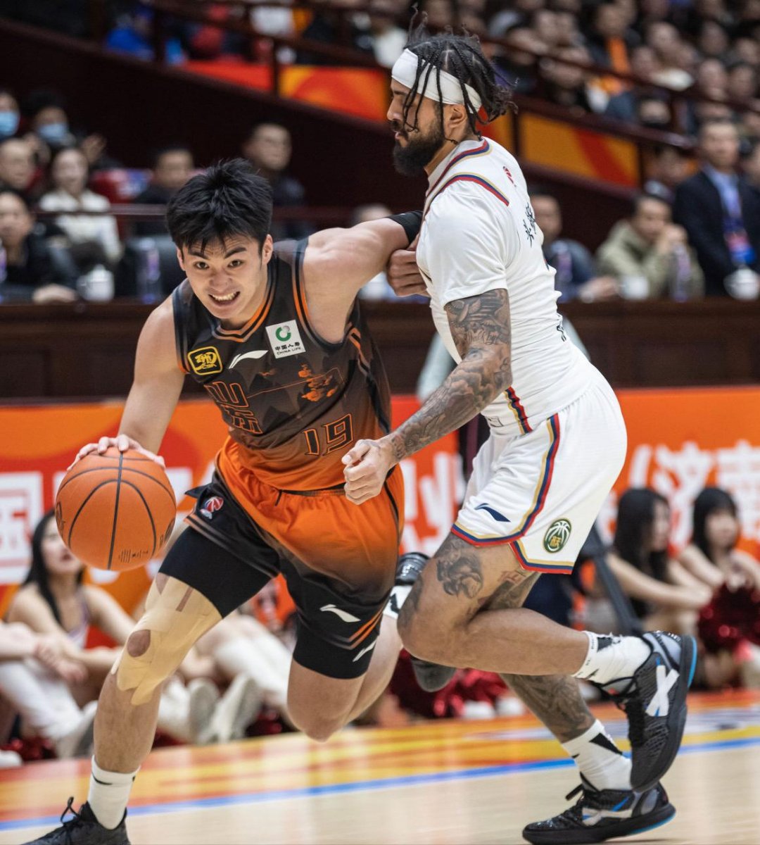 包含CBA常规赛赛程吃紧，西汉姆今夜状态回暖，悬念犹存，阵容厚度经受考验的词条