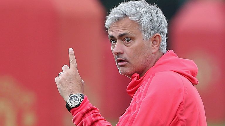 包含拜仁慕尼黑迎社区盾关键赛，赛前伤情更新，气氛紧张，心理建设被强调的词条