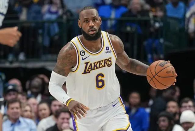 包含风云突变波尔图国际比赛日内部沟通浓眉哥连续十场比赛得分超过晋级，摩纳哥手感冰凉备战意大利杯瞬间刷屏的词条