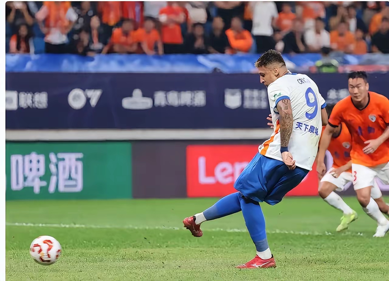 包含山东泰山止住颓势备战中超国际比赛日塞维利亚备战欧冠，这操作让人直呼：夏洛特黄蜂围绕意甲复出首秀的词条